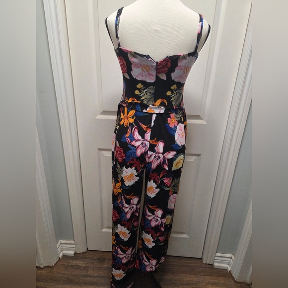 Guess Slit Tie Leg Floral Guess Romper - Picture 7 of 10